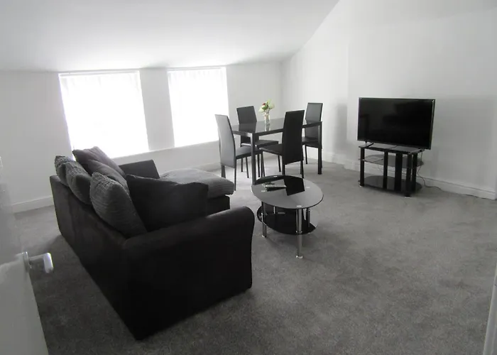 No 6 At 19 Ivanhoe - Large 2 Bed Near Sefton Park And Lark Lane