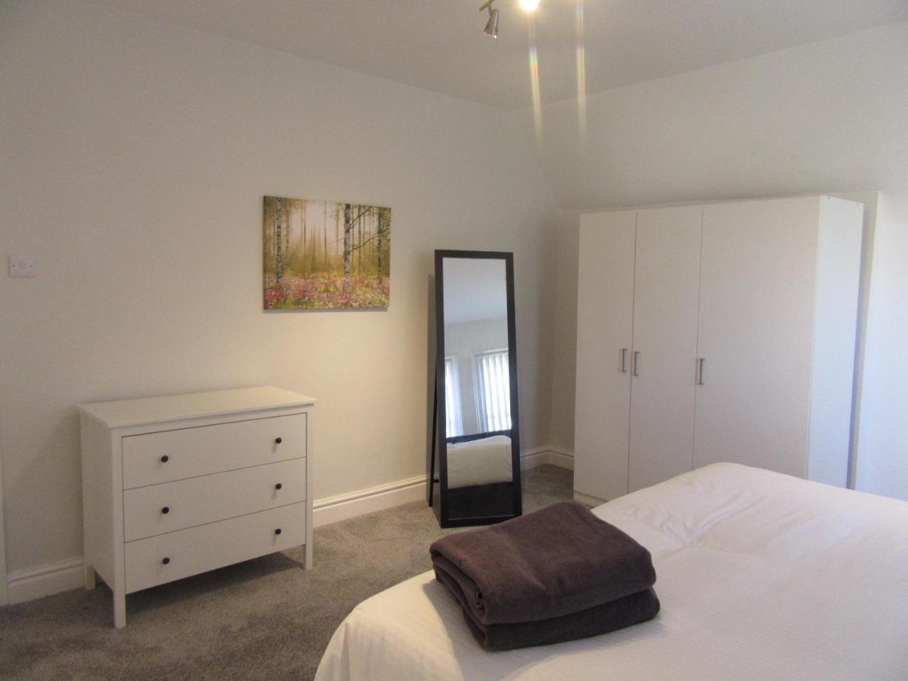 No 6 At 19 Ivanhoe - Large 2 Bed Near Sefton Park And Lark Lane Liverpool